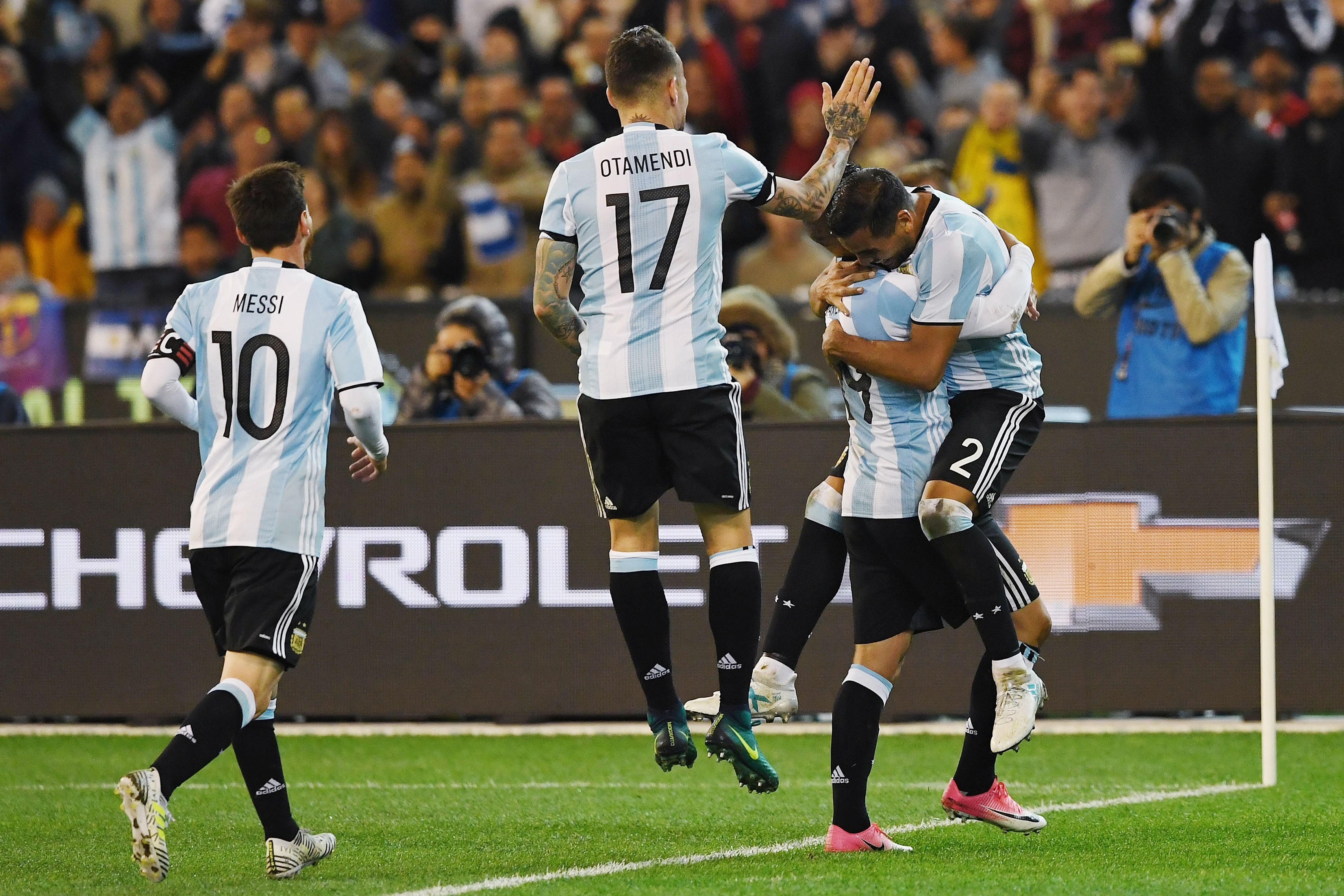 La Argentina de Sampaoli se estrena con un triunfo por la mínima ante una Brasil descafeinada La Argentina de Sampaoli se estrena con un triunfo por la mínima ante una Brasil descafeinada