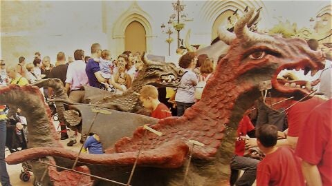 DRAGONES CASTELL&Oacute;N