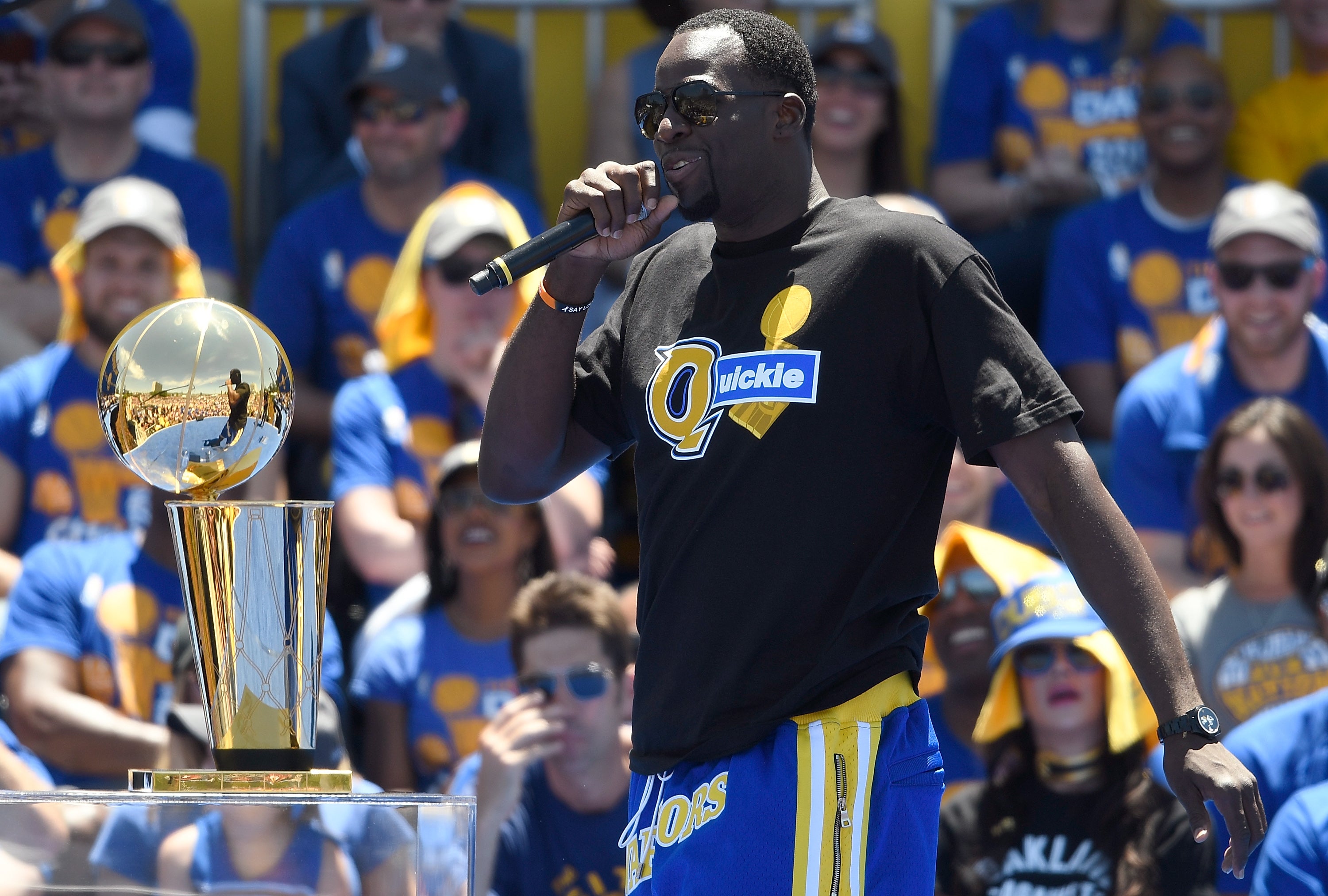 Los Warriors celebran su título acordándose de LeBron James y con Draymond Green desatado Los Warriors celebran su título acordándose de LeBron James y con Draymond Green desatado