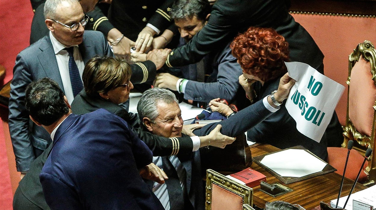 Bronca en el Senado italiano por la ley que da la nacionalidad a los hijos de inmigrantes Bronca en el Senado italiano por la ley que da la nacionalidad a los hijos de inmigrantes