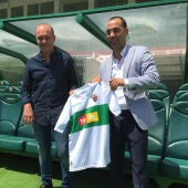 Vicente Mir, nuevo técnico del Elche, junto al director deportivo Jorge Cordero.