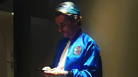 Antoine Griezmann, con el pelo azul Antoine Griezmann, con el pelo azul