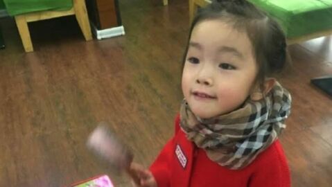 Una ni&ntilde;a fallece despu&eacute;s de que su profesora le tapase la boca con cinta aislante y pegamento.