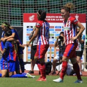 Las chicas del Barcelona celebran un gol