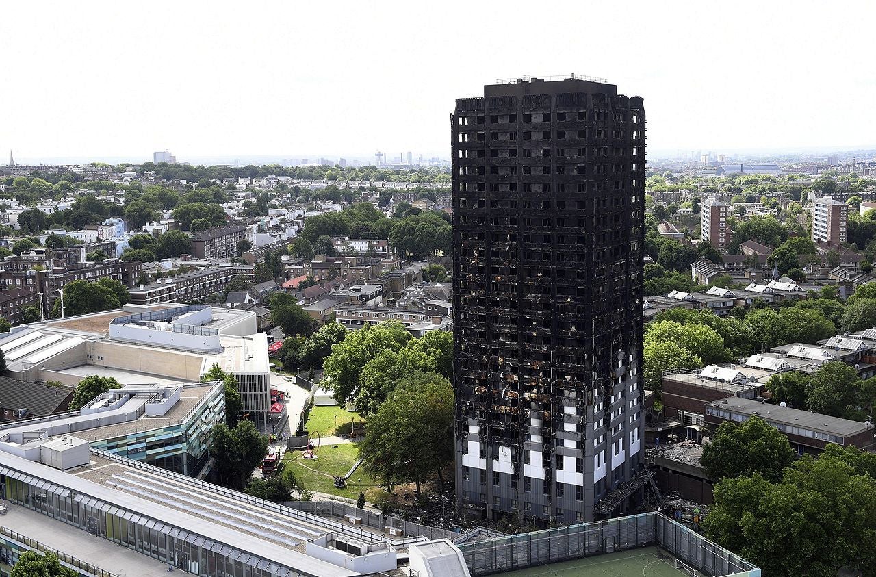 Los afectados por el incendio en el edificio de Londres serán realojados en un bloque de viviendas de lujo Los afectados por el incendio en el edificio de Londres serán realojados en un bloque de viviendas de lujo