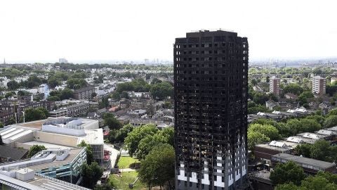 La Torre Grenfell tras ser asolada por el fuego