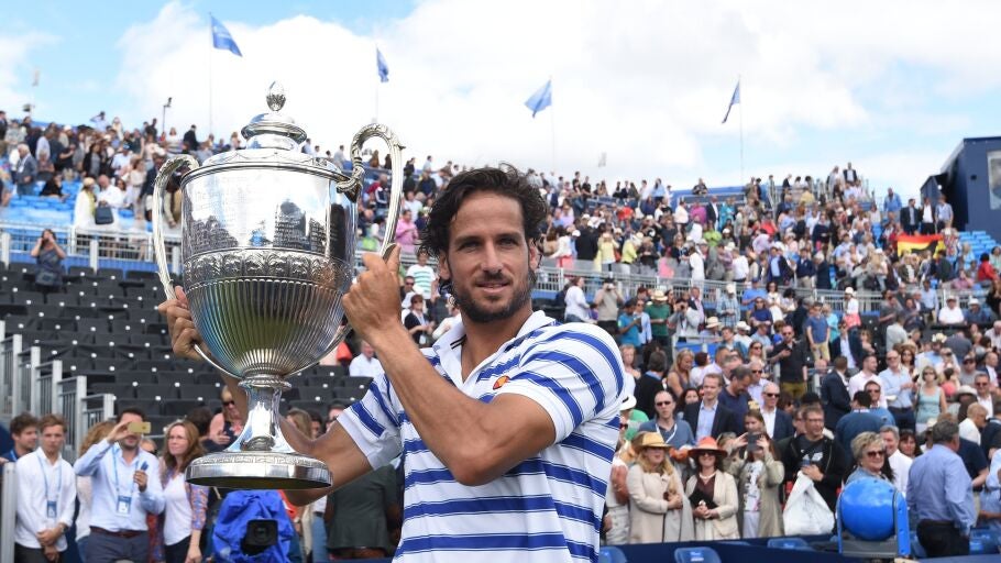 Feliciano L&oacute;pez levanta el trofeo de Queens