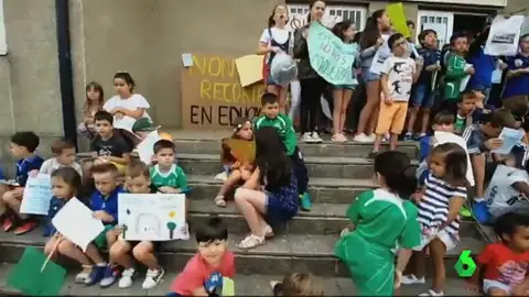 Galicia comunica el último día de clase que echa el cierre de varios colegios: "Estamos desesperados" Galicia comunica el último día de clase que echa el cierre de varios colegios: "Estamos desesperados"