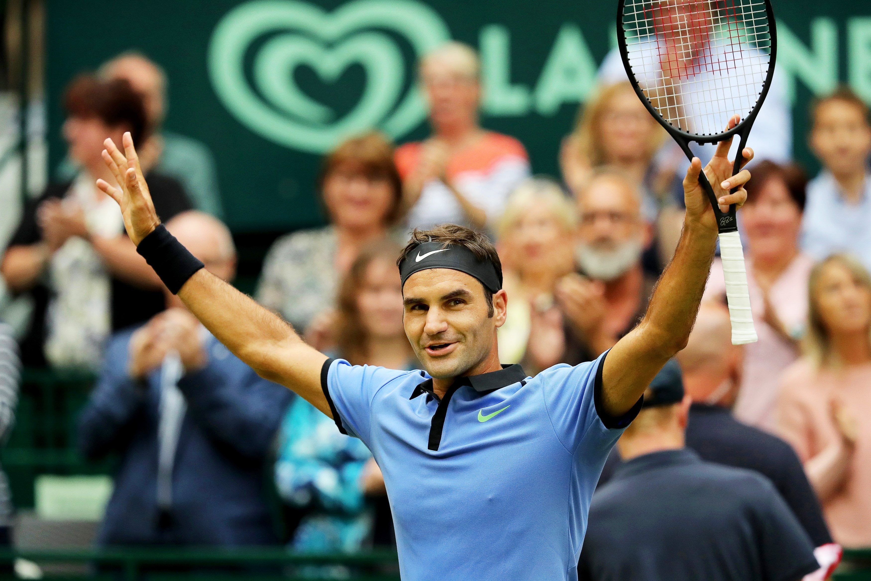 Federer gana su noveno título en Halle tras arrollar a Zverev Federer gana su noveno título en Halle tras arrollar a Zverev