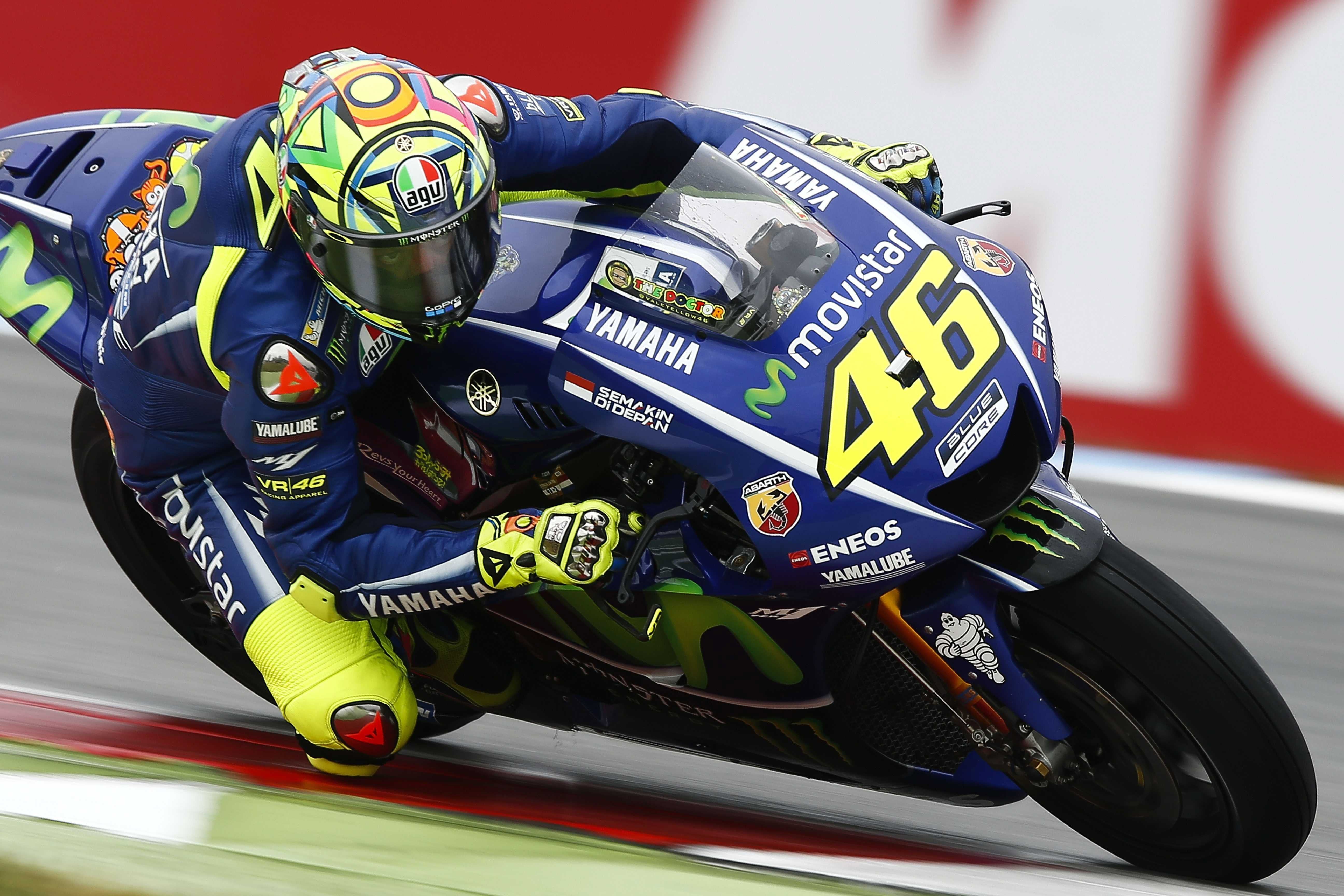 Rossi se impone bajo la lluvia a Petrucci y Márquez en Assen Rossi se impone bajo la lluvia a Petrucci y Márquez en Assen