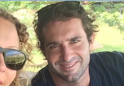 Cristian Bosco, el surfista cántabro con leucemia atrapado en Bali, llega a Santander para ser tratado Cristian Bosco, el surfista cántabro con leucemia atrapado en Bali, llega a Santander para ser tratado