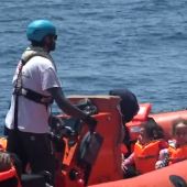 Rescate de cientos de inmigrantes procedentes de Libia en aguas del Mediterráneo