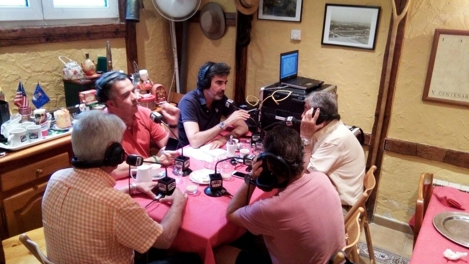 Onda Deportiva de Valladolid. El Pelotazo, especial desde la Bodega del Abuelo, con Alejandro Romero. Onda Deportiva de Valladolid. El Pelotazo, especial desde la Bodega del Abuelo, con Alejandro Romero.