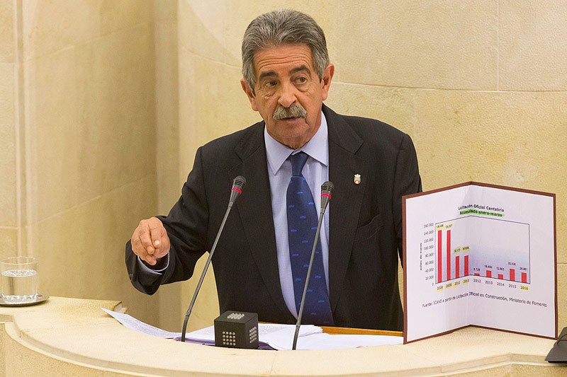 Revilla califica de "pequeña marejadilla" la situación que vive su Gobierno Revilla califica de "pequeña marejadilla" la situación que vive su Gobierno