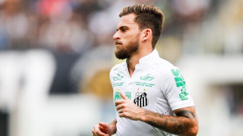 Lucas Lima, en un partido con el Santos