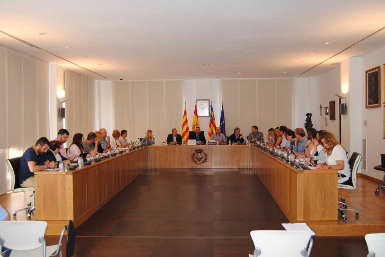 El ple reclama més finançament per a lluitar contra la violència de gènere. El ple reclama més finançament per a lluitar contra la violència de gènere.