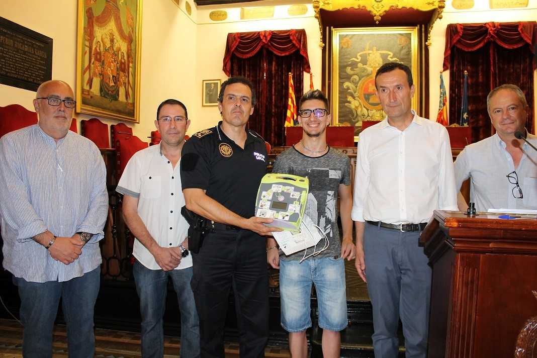 La donación de nueve desfibriladores va a dotar en breve a la Policía Local de Elche de esos dispositivos La donación de nueve desfibriladores va a dotar en breve a la Policía Local de Elche de esos dispositivos