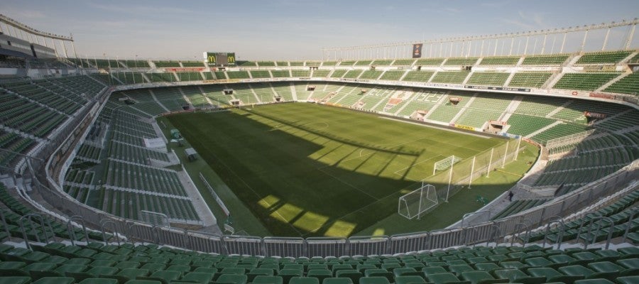 Imagen panorámica del estadio Martínez Valero. Imagen panorámica del estadio Martínez Valero.