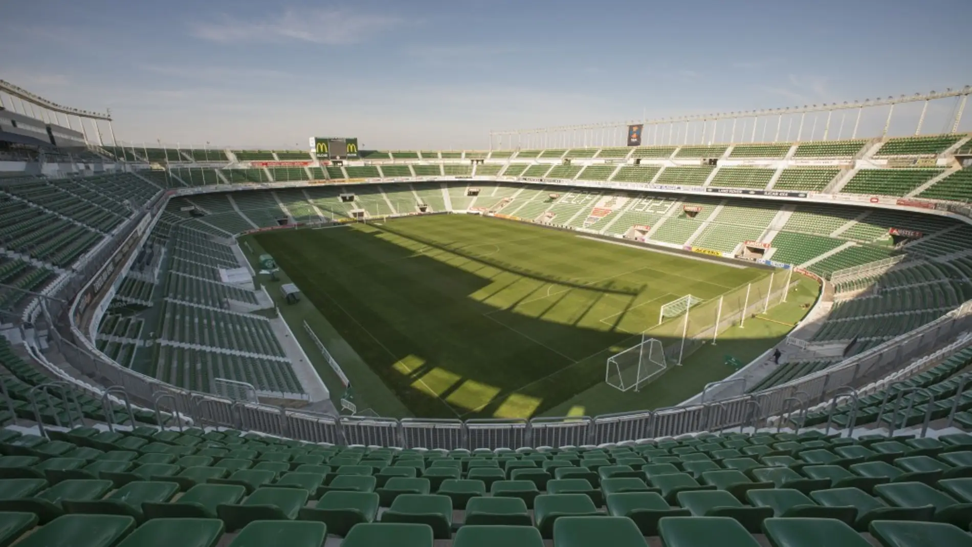 Imagen panorámica del estadio Martínez Valero.