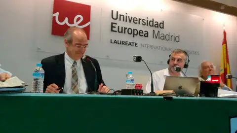 Miguel Gómez Navarro, rector de la Universidad Europea de Madrid, con Carlos Alsina Miguel Gómez Navarro, rector de la Universidad Europea de Madrid, con Carlos Alsina