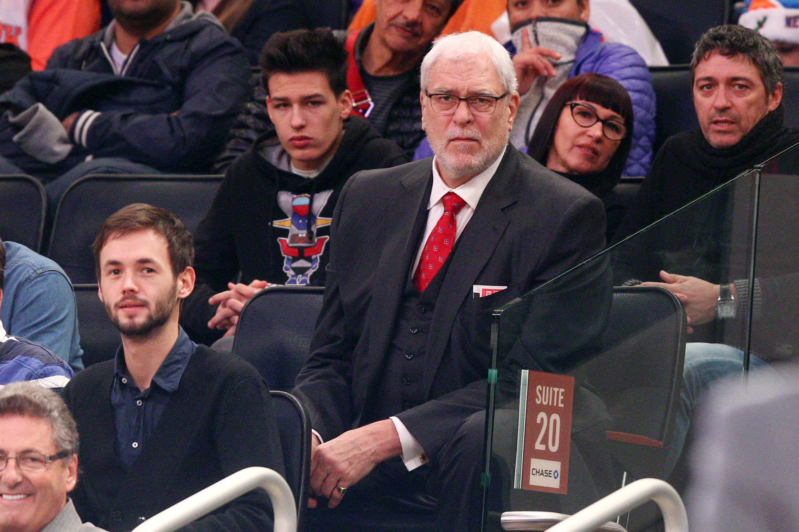 Phil Jackson deja de ser presidente de operaciones de los New York Knicks Phil Jackson deja de ser presidente de operaciones de los New York Knicks