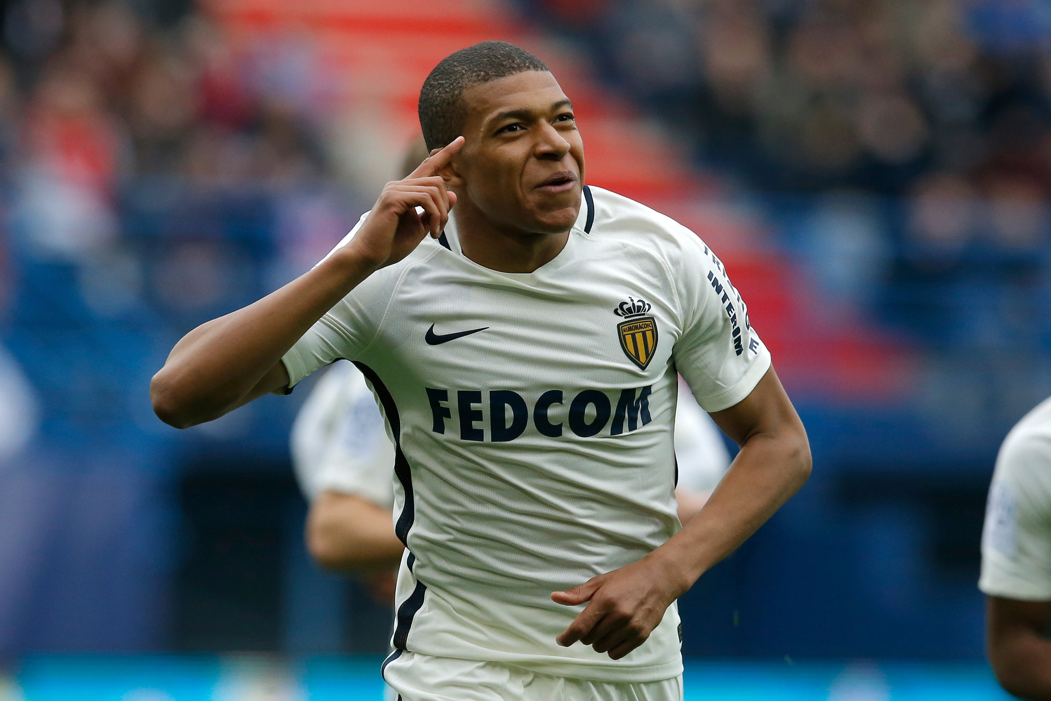 Los ultras del Mónaco cargan contra Mbappé: "No ha demostrado nada en varias decenas de partidos" Los ultras del Mónaco cargan contra Mbappé: "No ha demostrado nada en varias decenas de partidos"