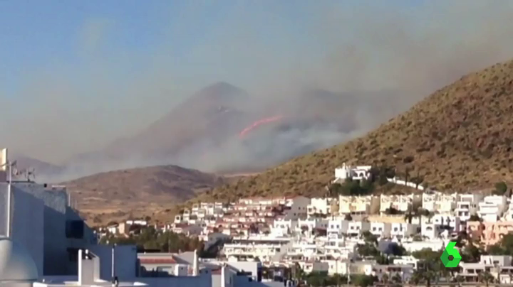 Controlado el incendio forestal en el paraje del parque natural Cabo de Gata Controlado el incendio forestal en el paraje del parque natural Cabo de Gata
