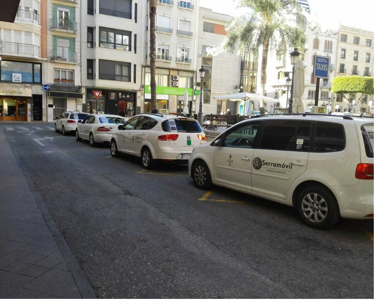 Los taxistas de Elche dejan de prestar el servicio específico a las pedanías a las puertas de las fiestas patronales Los taxistas de Elche dejan de prestar el servicio específico a las pedanías a las puertas de las fiestas patronales