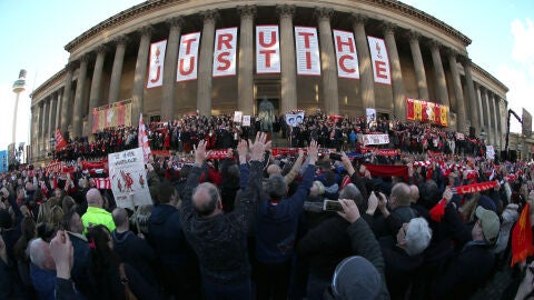 Miles de personas pidieron justicia en Liverpool el pasado abril