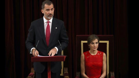 El Rey Felipe VI y la Reina Letizia en el acto del 40 aniversario de las primeras elecciones democr&aacute;ticas