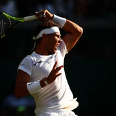 Nadal golpea ante pelota ante Young Nadal golpea ante pelota ante Young