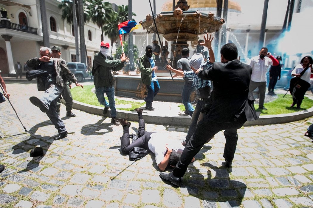 El Supremo venezolano dice castigará a responsables de la "barbarie" en el Parlamento de Venezuela El Supremo venezolano dice castigará a responsables de la "barbarie" en el Parlamento de Venezuela