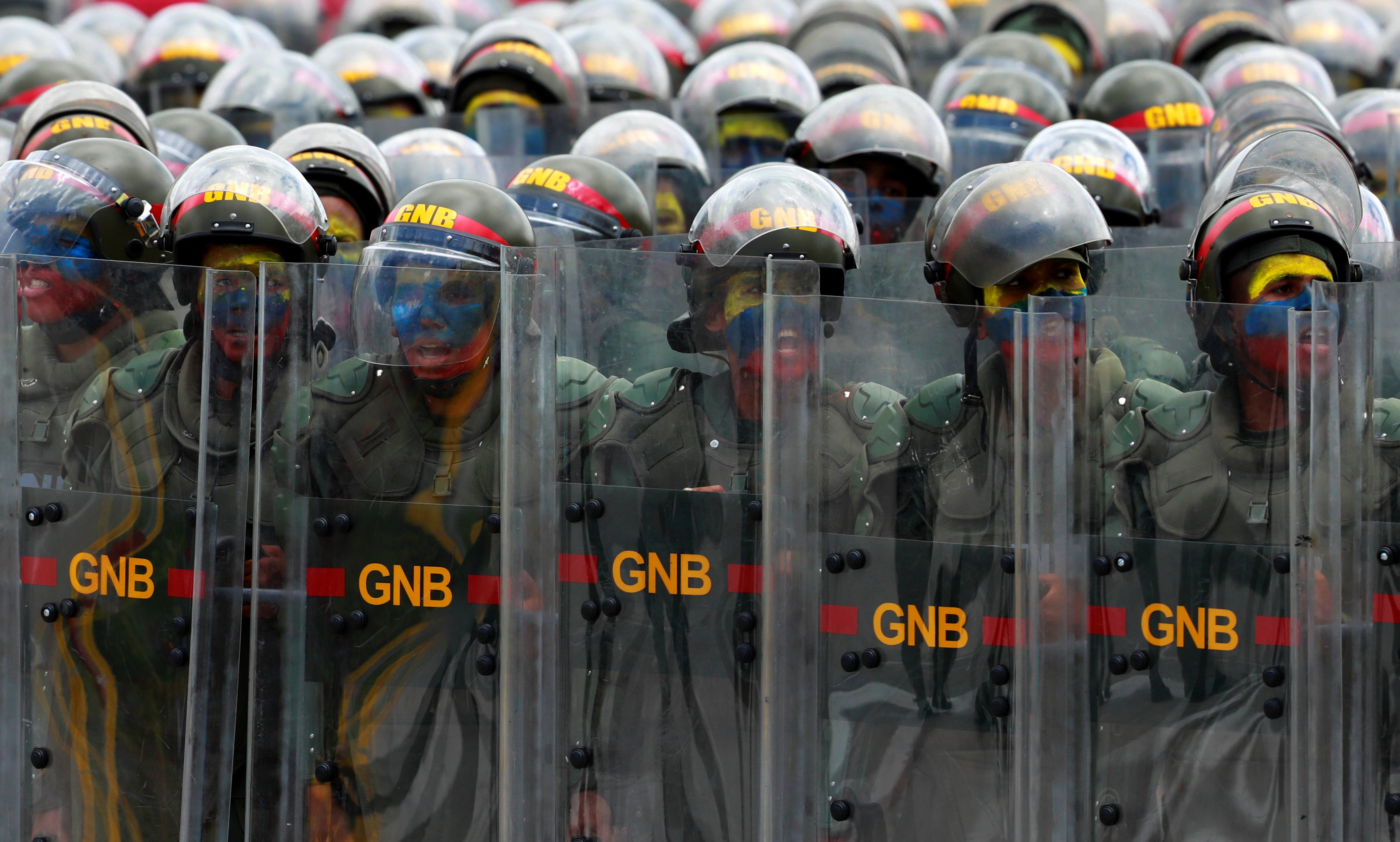 Qué es el "estado de conmoción" decretado en Venezuela que permite detener a cualquiera que apoye el ataque de EEUU. Qué es el "estado de conmoción" decretado en Venezuela que permite detener a cualquiera que apoye el ataque de EEUU.