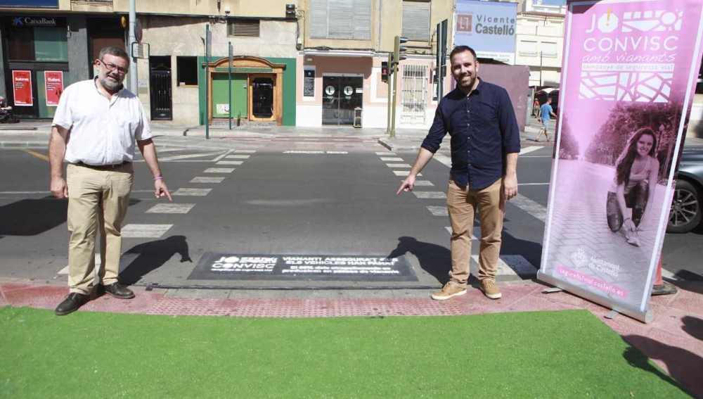 Los mensajes se pueden encontrar en los pasos de peatones más importantes de Castellón y Grao.