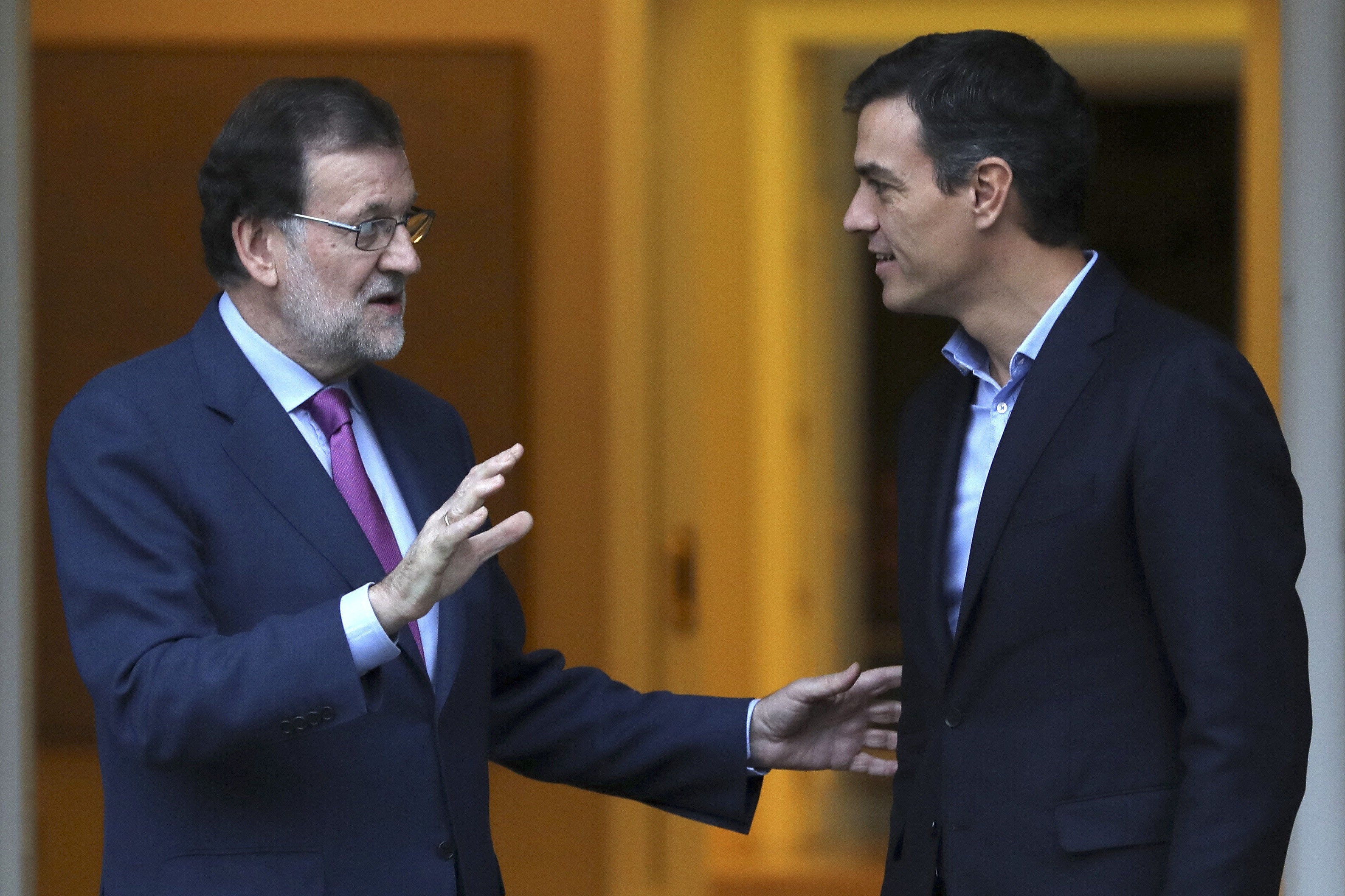 Rajoy y Sánchez acuerdan trabajar en una "respuesta conjunta" a la ley de desconexión catalana Rajoy y Sánchez acuerdan trabajar en una "respuesta conjunta" a la ley de desconexión catalana
