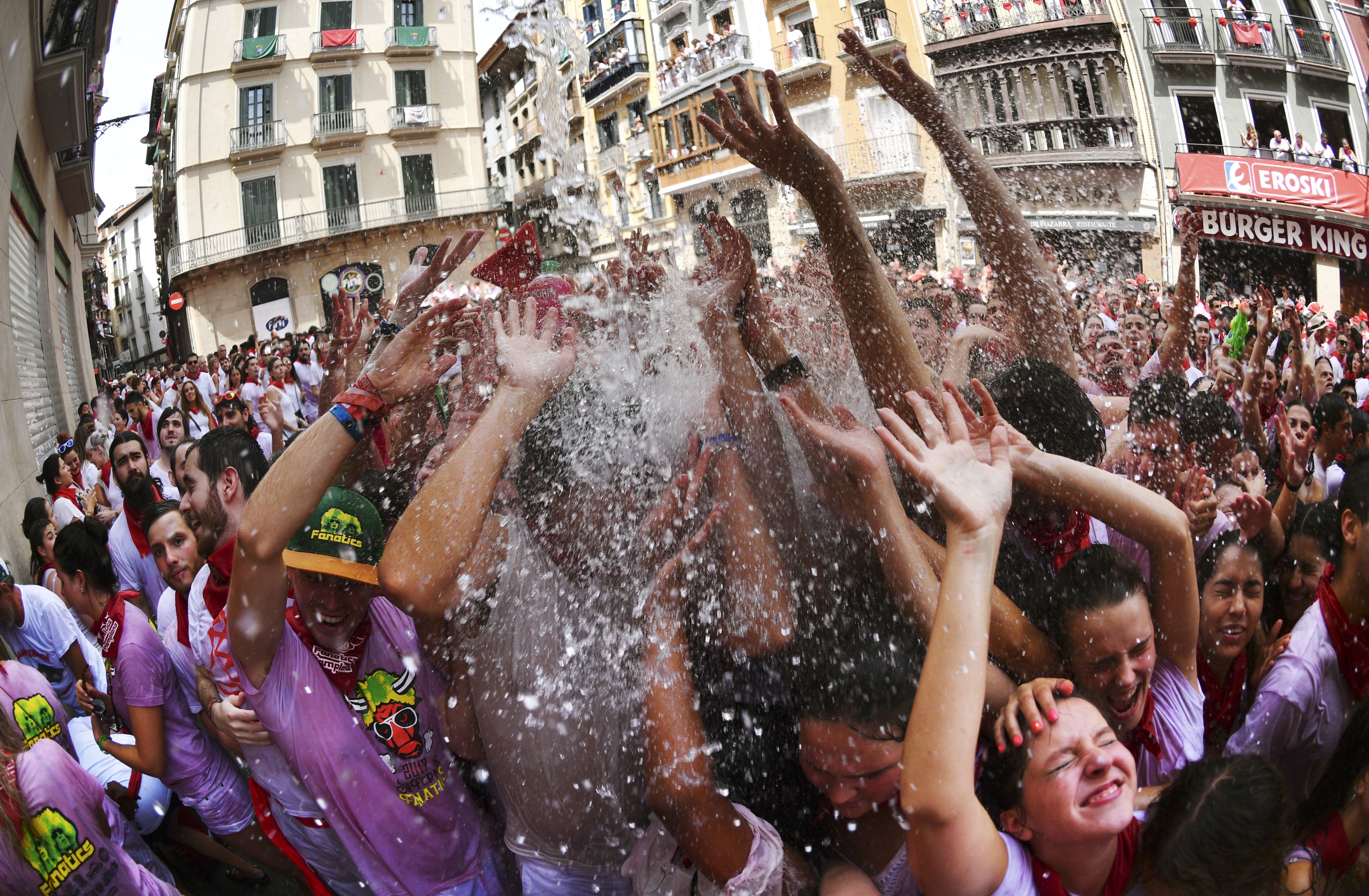 Dos denuncias por tocamientos sexuales y un detenido en el tercer día de Sanfermines Dos denuncias por tocamientos sexuales y un detenido en el tercer día de Sanfermines