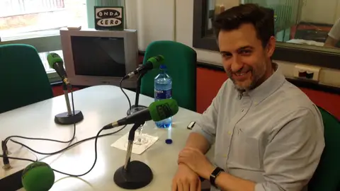 José María Pérez en los estudios de Onda Cero Gijón Entrevista al precandidato a la secretaría general de la FSA-PSOE