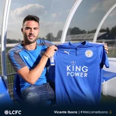 Iborra posando con la camiseta del Leicester Iborra posando con la camiseta del Leicester