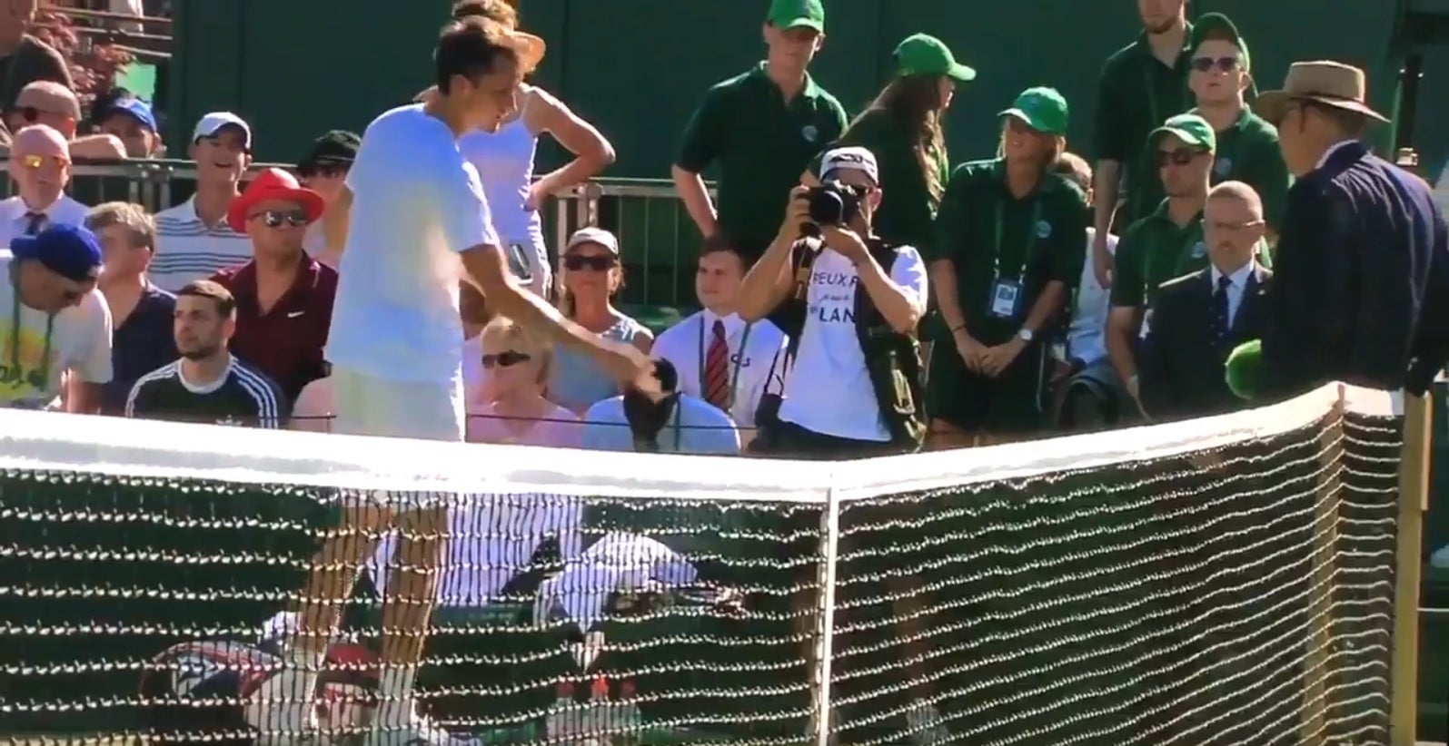 La vergonzosa actitud de Medvedev tras perder su partido de Wimbledon: ¡lanzó monedas a la juez de silla! La vergonzosa actitud de Medvedev tras perder su partido de Wimbledon: ¡lanzó monedas a la juez de silla!