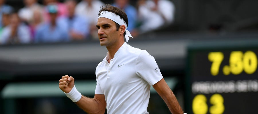 Roger Federer celebra un punto ante Lajovic Roger Federer celebra un punto ante Lajovic