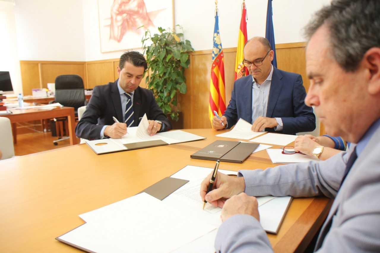 El Hospital del Vinalopó crea con la UA una Cátedra de Enfermería El Hospital del Vinalopó crea con la UA una Cátedra de Enfermería