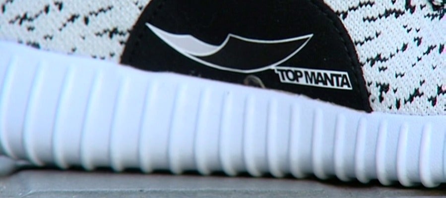 Los manteros crean una marca propia, “top manta" Los manteros crean una marca propia, “top manta"