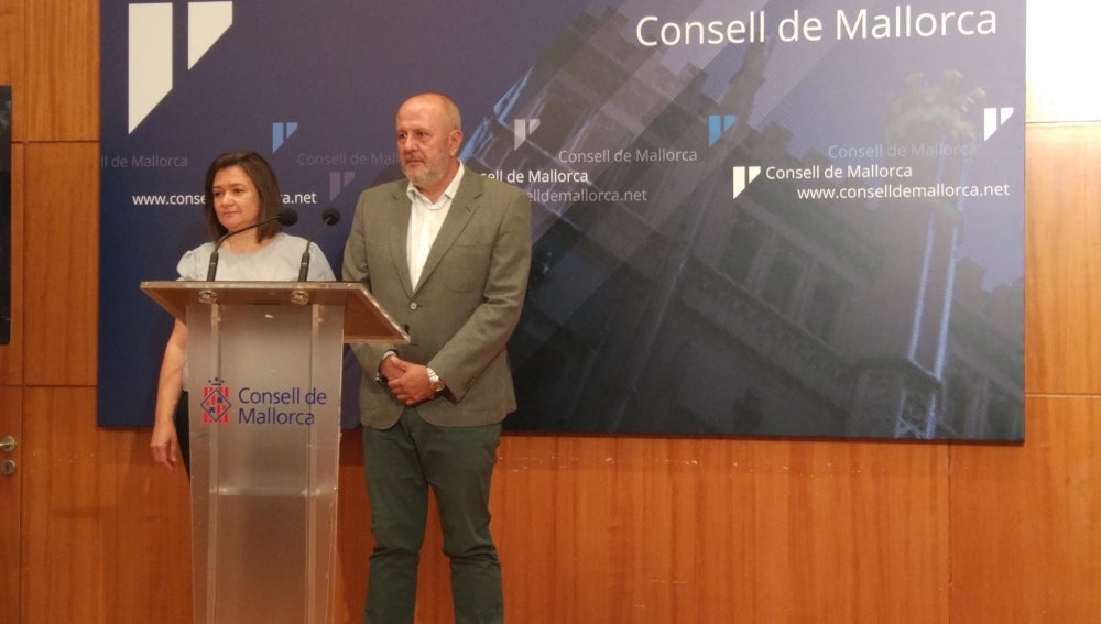 La consellera de territorio, Mercedes Garrido y el Presidente del Consell de Mallorca, Miquel Ensenyat, presentan el proyecto de la carretera Llucmajor-Campos