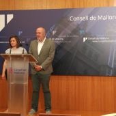 La consellera de territorio, Mercedes Garrido y el Presidente del Consell de Mallorca, Miquel Ensenyat, presentan el proyecto de la carretera Llucmajor-Campos