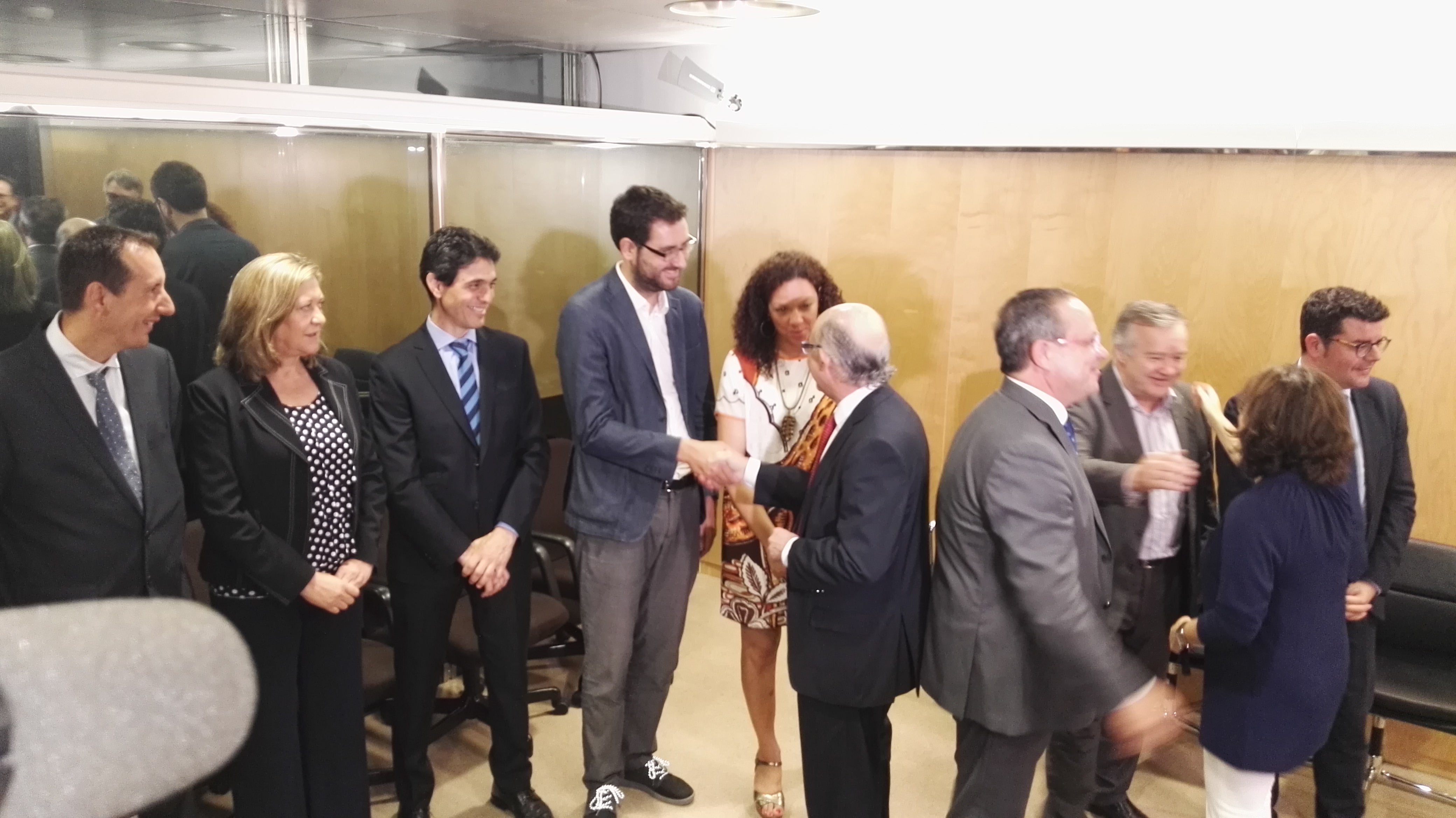 Las comunidades socialistas reiteran el "no" al déficit propuesto por Montoro y critican la bajada del IRPF Las comunidades socialistas reiteran el "no" al déficit propuesto por Montoro y critican la bajada del IRPF