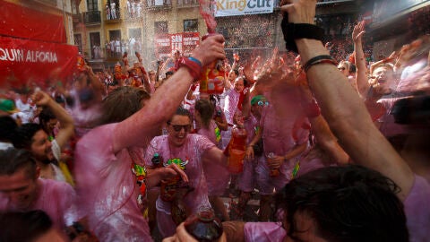 Comienza la fiesta en Pamplona con el chupinazo.