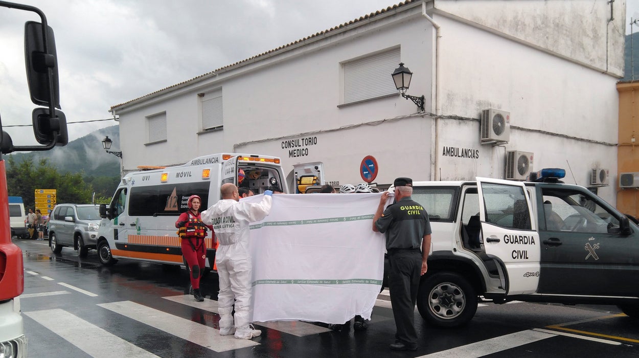 El funeral por la familia fallecida en Jerte se celebra este viernes en Don Benito y decretan tres días de luto El funeral por la familia fallecida en Jerte se celebra este viernes en Don Benito y decretan tres días de luto