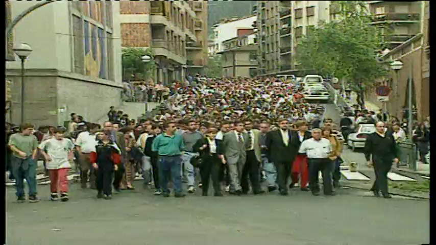 Las preguntas de Amón: "¿Qué sentido tiene hablar del espíritu de Ermua cuando se nos han aparecido los espíritus, los espectros de Alsasua?" Las preguntas de Amón: "¿Qué sentido tiene hablar del espíritu de Ermua cuando se nos han aparecido los espíritus, los espectros de Alsasua?"