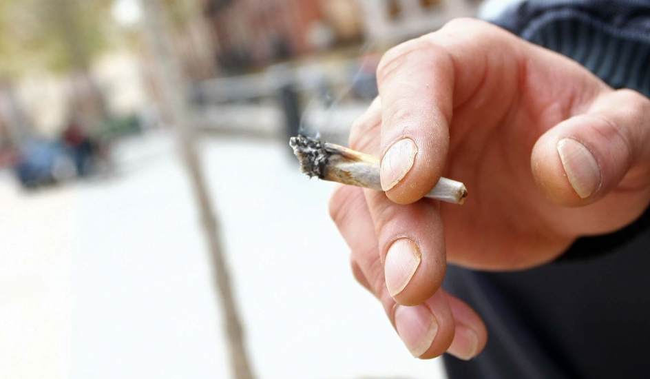 Fumar porros es dañino y no es cannabis terapéutico, según los expertos Fumar porros es dañino y no es cannabis terapéutico, según los expertos