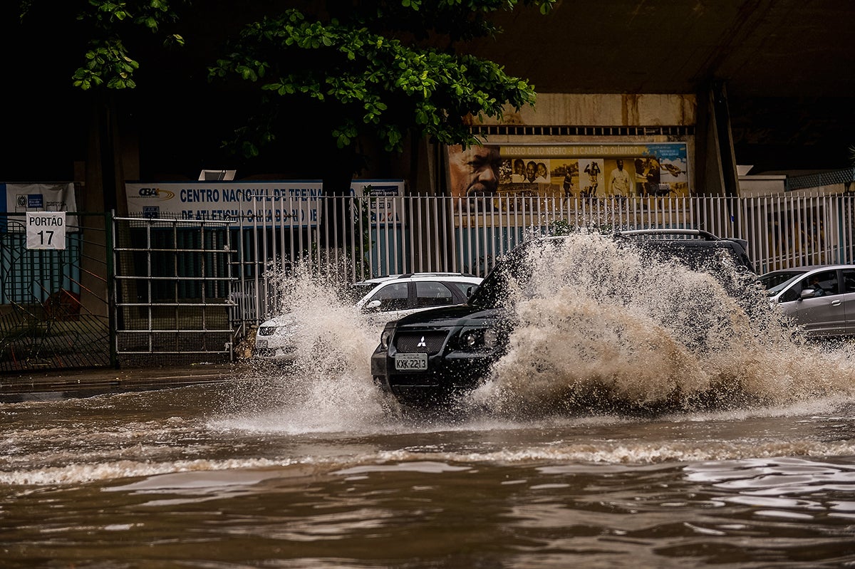 Javier Orcaray, director gerente del 112 de la Comunidad de Madrid: "Hemos gestionado 643 expedientes relacionados con la tromba de agua. Para mañana no hay previsión de tormentas" Javier Orcaray, director gerente del 112 de la Comunidad de Madrid: "Hemos gestionado 643 expedientes relacionados con la tromba de agua. Para mañana no hay previsión de tormentas"